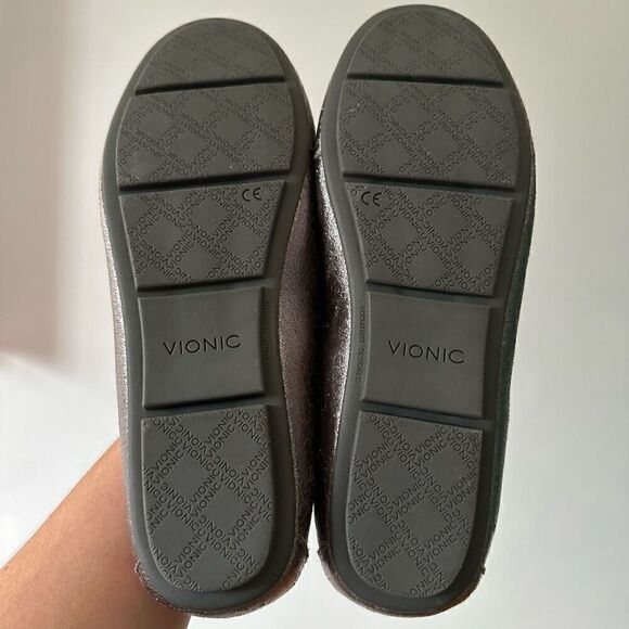 Vionic Women’s Debbie Metallic Pewter Leather Slip on Driving Loafer - Picture 8 of 11